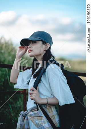 女性背包客旅行 106190870