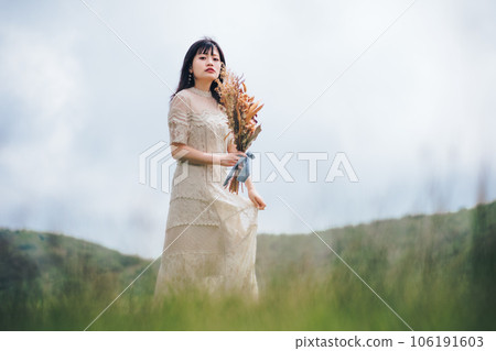 Woman holding a bouquet in nature 106191603