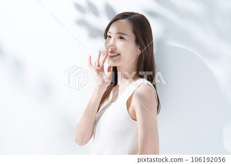 Female beauty sunshine filtering through trees Female beauty sunshine filtering through trees 106192056