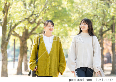 Two women cuddling with a smile 106192252