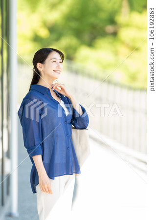 女商人年輕女子商業 女商人年輕女子商業 106192863