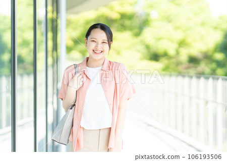 Young business woman walking with a smile 106193506