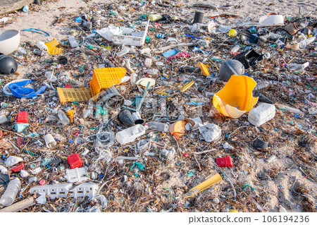 Marine debris washing up Plastic that is finely crushed into microplastics (environmental pollution image) Marine debris washing up Plastic that is finely crushed into microplastics (environmental pollution image) 106194236