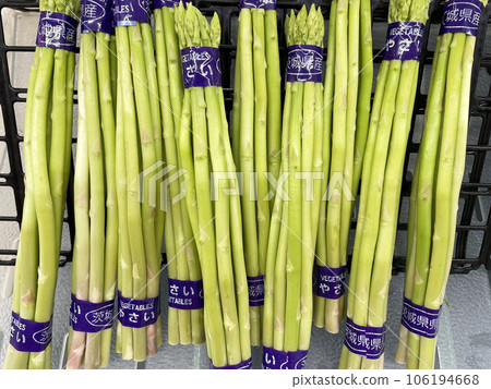 超市裡排隊的蘆筍 106194668