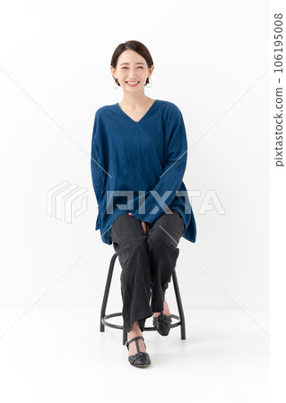 Woman sitting on a chair casual full body 106195008
