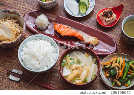 Homely Japanese set meal of grilled salmon (rice, miso soup, natto, pickles, cold tofu, small bowl) 106196075
