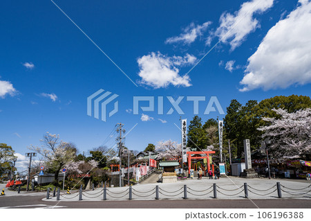 春天從三光稻荷神社正面眺望的景色 106196388