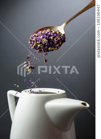 Dried mallow flowers are poured into a teapot. 106196447