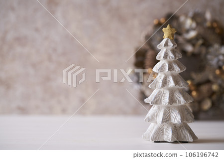 桌面聖誕樹和花環聖誕形象 106196742