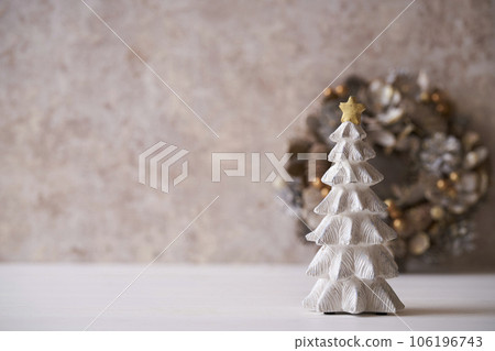 桌面聖誕樹和花環聖誕形象 106196743