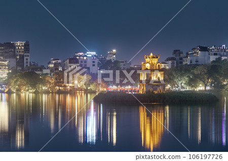 Old Quarter in Hanoi at night 106197726