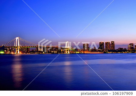 豐洲公園彩虹橋的夜景長時間曝光 豐洲公園彩虹橋的夜景長時間曝光 106197909