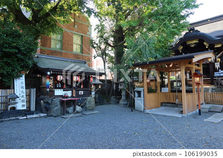 Scenery of Umemaru Daijinja Shrine and main shrine in the precincts of Sugawarain Tenmangu Shrine in Kyoto Scenery of Umemaru Daijinja Shrine and main shrine in the precincts of Sugawarain Tenmangu Shrine in Kyoto 106199035