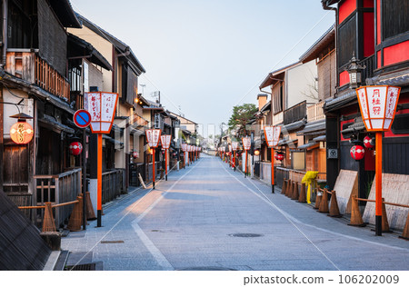 Kyoto: Hanamikoji street at dawn Kyoto: Hanamikoji street at dawn 106202009