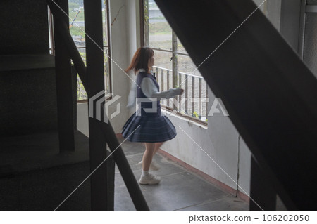 High school girls dancing in the school corridor 106202050