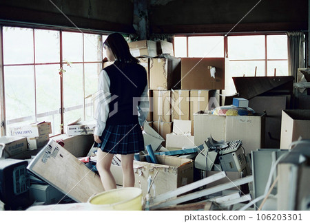 踩到垃圾房的女高中生 106203301