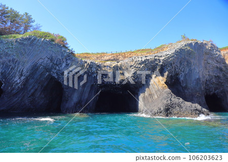 海浪侵蝕而成的七釜（佐賀縣唐津市） 106203623