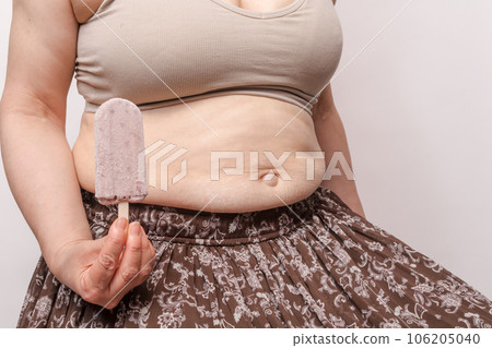 [Debeso ice cream with housewife picking belly meat] 106205040