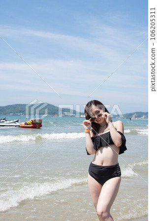 A swimsuit lady 106205311