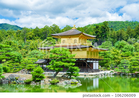 京都市仲夏杏子池和金閣寺 106206009