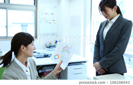 An image of a senior female employee giving strong guidance to a junior female employee An image of a senior female employee giving strong guidance to a junior female employee 106206043