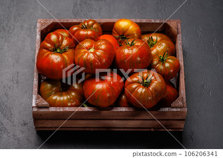 Assorted tomatoes in rustic crate Assorted tomatoes in rustic crate 106206341