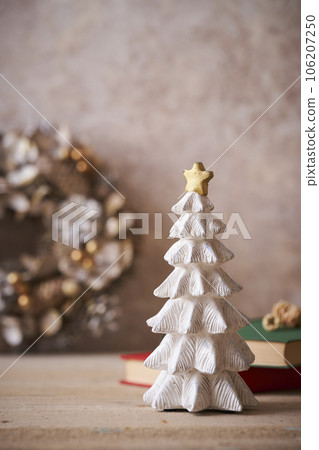 Desktop Christmas tree and wreath Christmas image Desktop Christmas tree and wreath Christmas image 106207250