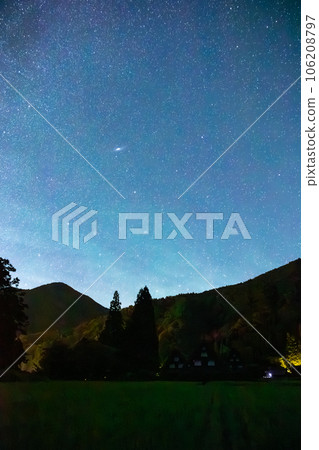 [白川鄉] 星星墜落之夜的白川鄉三胞胎合掌造 106208797