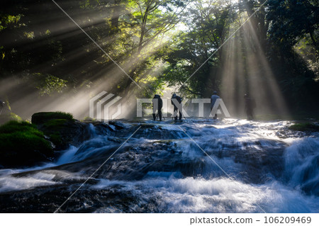 Superb view of summer: the light beams of the fantastic Kikuchi Valley Superb view of summer: the light beams of the fantastic Kikuchi Valley 106209469