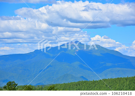 《岐阜縣》從高山市旭町岐阜縣道435號眺望綠意盎然的夏日乘鞍山 106210418