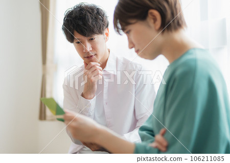 客廳情侶認真 客廳情侶認真 106211085