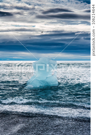 Diamond beach with iceberg melting on black sand beach in summer at Iceland 106214644