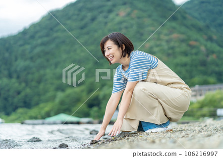 Woman refreshing at the lake Woman traveling Woman traveling Woman going on holiday 106216997