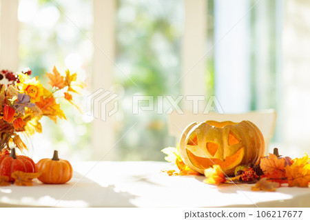 Halloween home decoration, pumpkin carving. 106217677