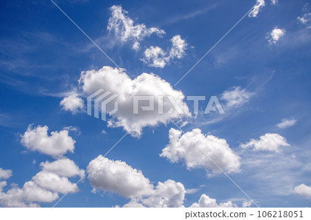漂浮在藍天上的雲彩建模 漂浮在藍天上的雲彩建模 106218051