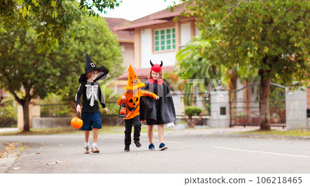 Kids trick or treat. Halloween fun for children. Kids trick or treat. Halloween fun for children. 106218465