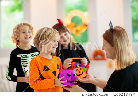 Kids trick or treat. Halloween fun for children. 106218487