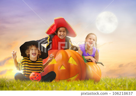 Kids trick or treat. Halloween fun for children. 106218637