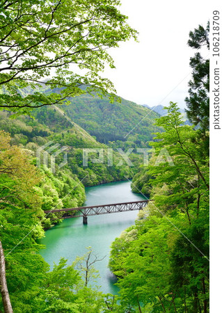 從高清水雪棚看到的只見河三橋（福島縣） 106218709