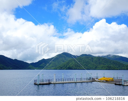 Scenery of Lake Chuzenji in the morning 106218816