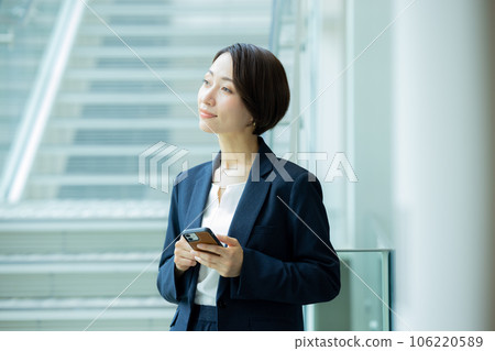 中間商界女強人 106220589