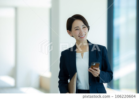 中間商界女強人 106220604