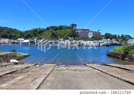 Pier at Hirado Port, anchored ferry, toward Hatashotei (Hirado City, Nagasaki Prefecture) 106221789