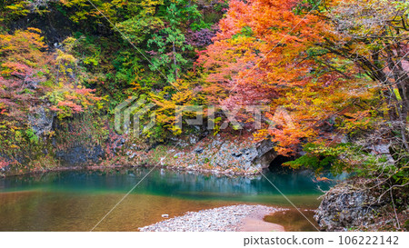 Yuze Valley (Autumn) 106222142