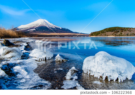 Mt.Fuji in the middle of winter ~Upside down Mt.Fuji reflected in the frozen Lake Yamanaka~ Mt.Fuji in the middle of winter ~Upside down Mt.Fuji reflected in the frozen Lake Yamanaka~ 106222368
