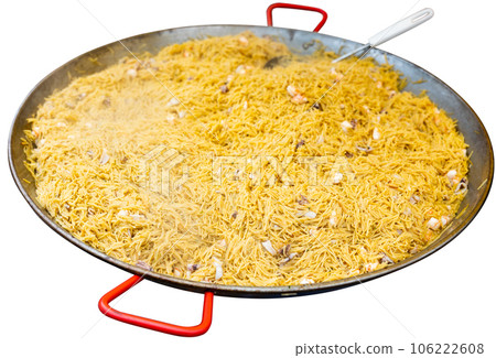 Cooking the Valencian dish Fideua de Marisco 106222608