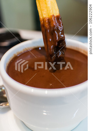 Chocolate & Tyros Chocolate & Tyros 106222904