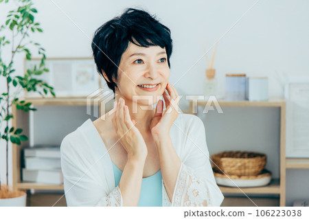 Beauty Female 50s 106223038