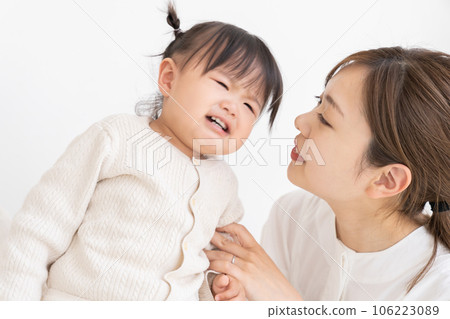 Mother and crying baby 106223089