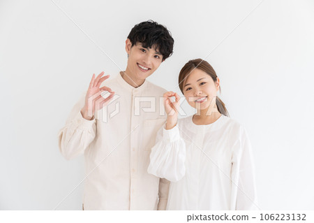 Smile couple 106223132